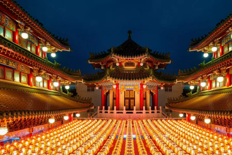 Lễ hội đèn lồng rực rỡ ở Trung Quốc, một ví dụ về lễ hội truyền thống cho thuyết trình về văn hóa Trung Quốc